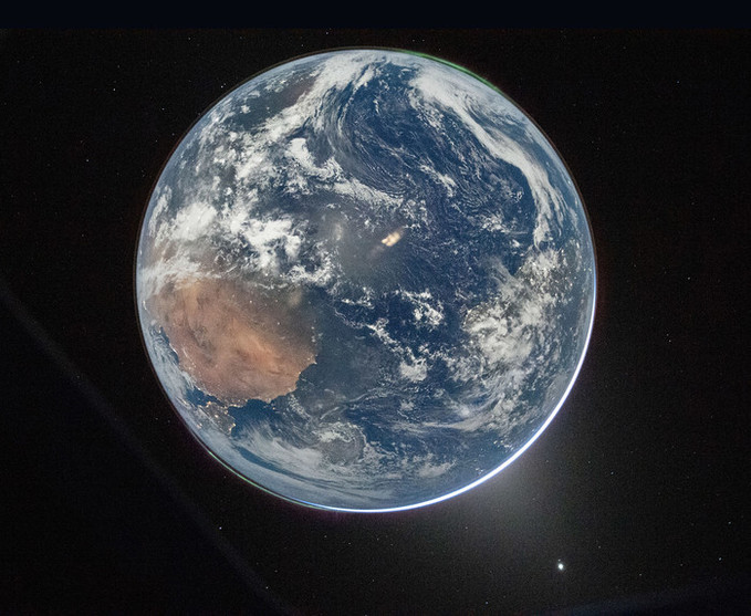 아르테미스 2: 지구를 돌아보다